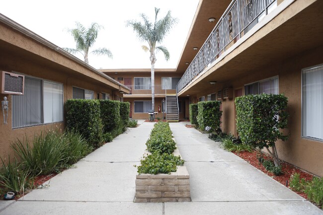 Foto del edificio - 11920 Chandler Blvd