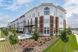 Building Photo - 2069 E Hoffman Ave