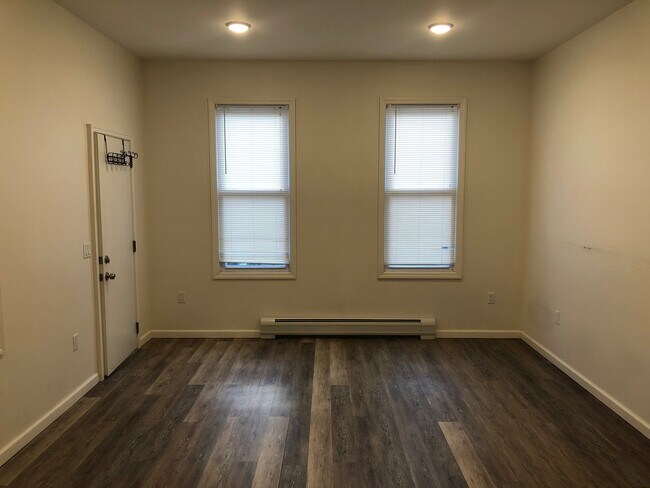 Building Photo - 549 Pavonia Ave