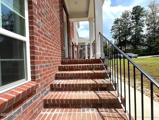 Foto del edificio - 60 Brownstone Ln