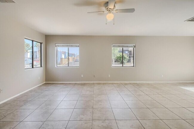Foto del edificio - 5323 E Taylor St