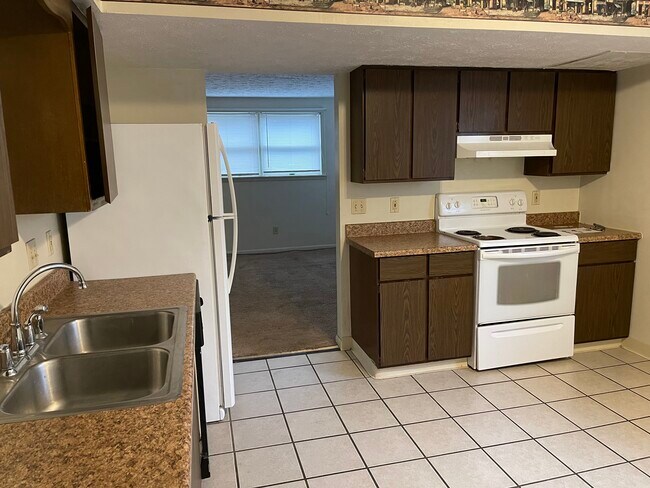 Kitchen - 303 Russell Ave