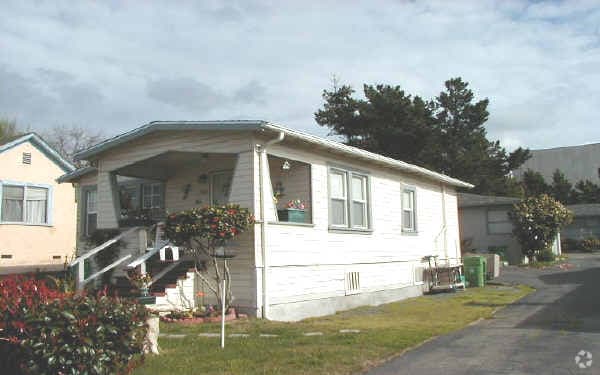 Building Photo - 1163 D St