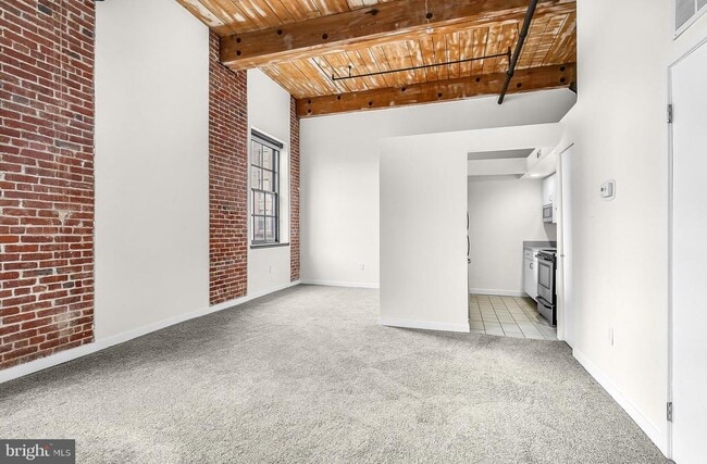 Building Photo - 303 Vine St