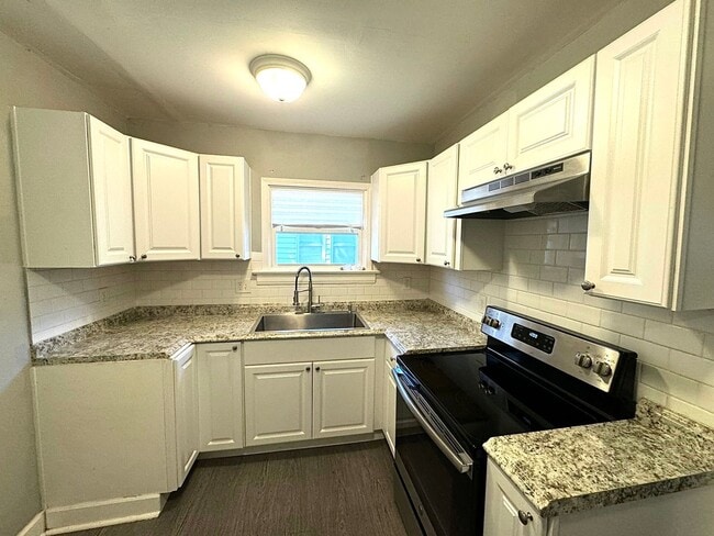 Foto del edificio - Spacious 3 Bedroom Home
