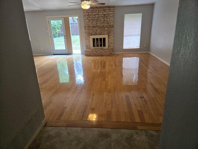 Foto del edificio - 7215 Teaberry Dr