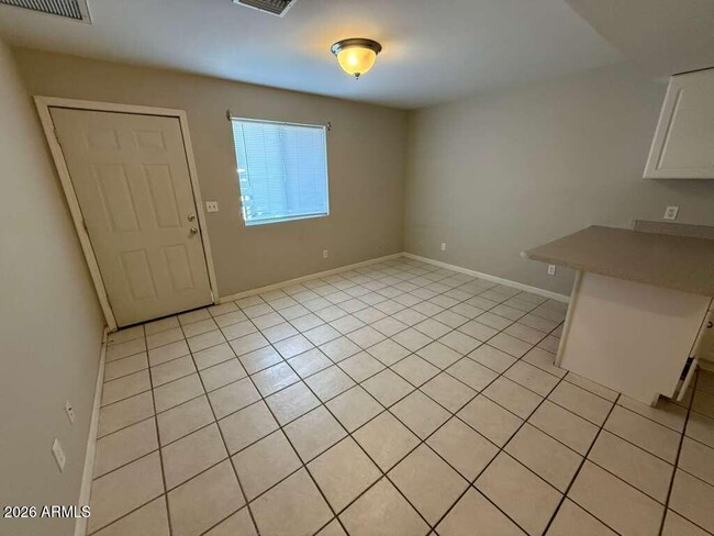 Building Photo - 1810 E 8th St