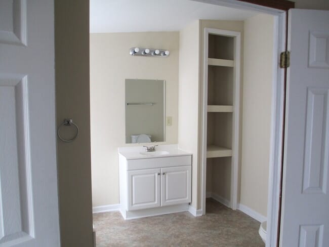 Building Photo - 102 Thomas Jefferson Dr