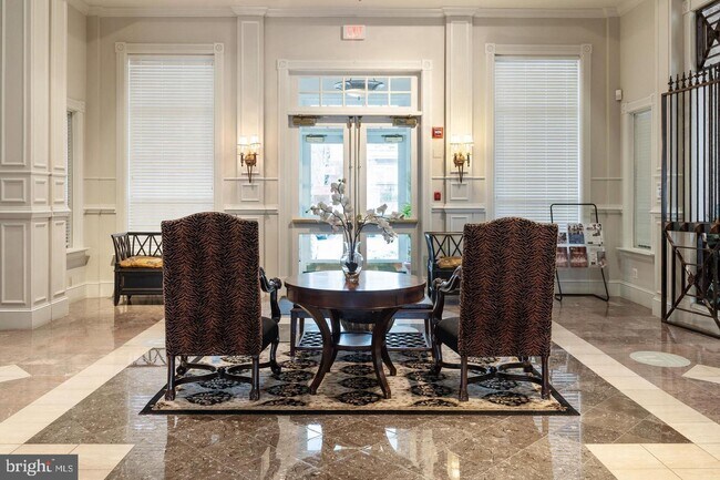 Foto del edificio - 1600 Spring Gate Dr.