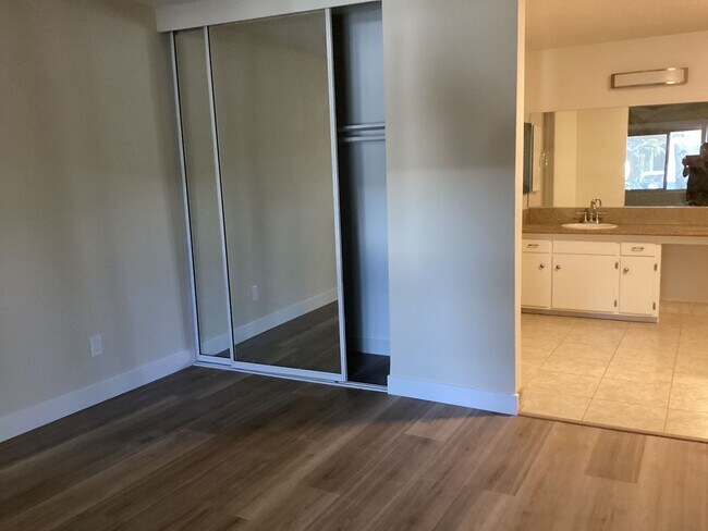 Foto del edificio - 4324 Mammoth Ave LLC