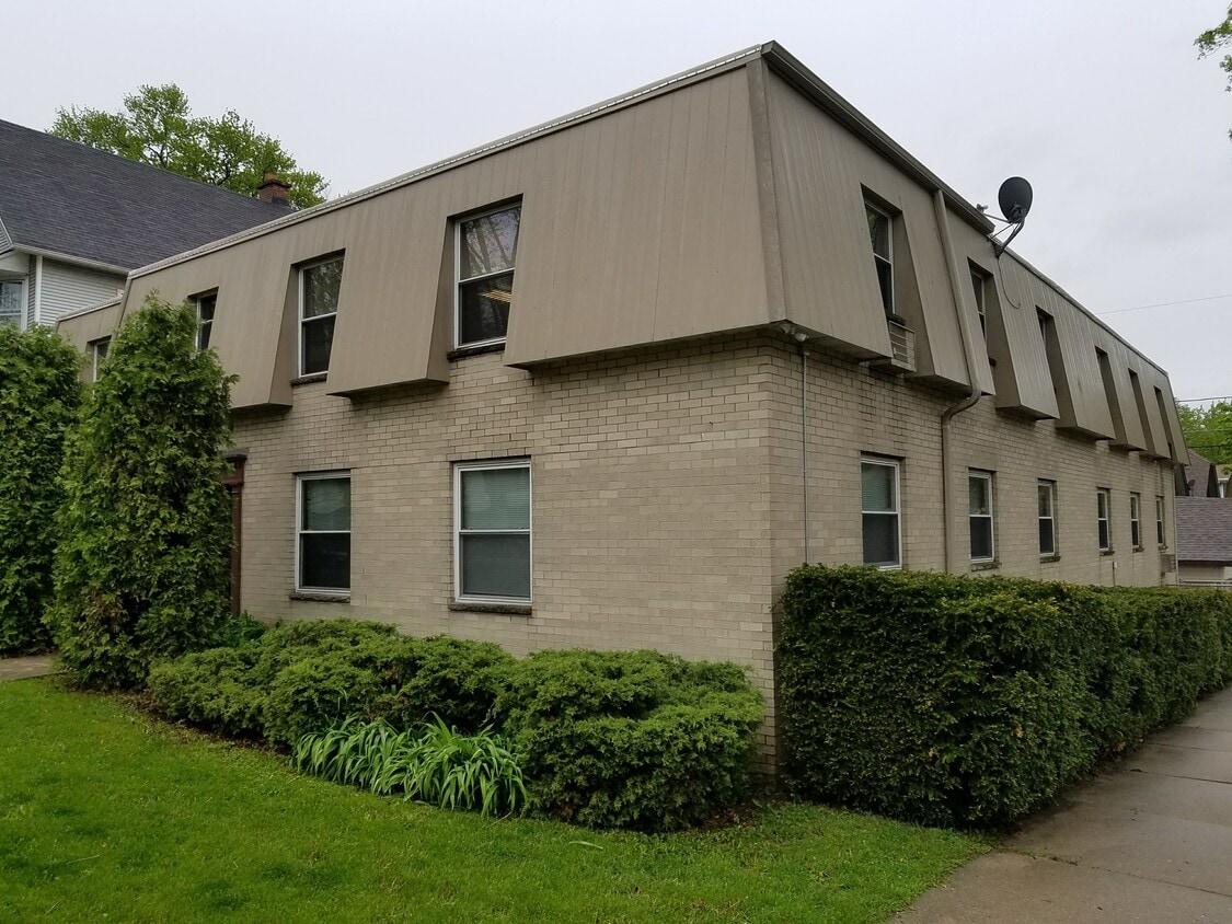 3135 N Bartlett Ave Unit 5, Milwaukee, WI 53211 Apartments in