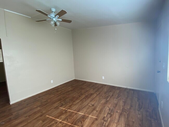 Foto del edificio - 10435 N 11th Ave