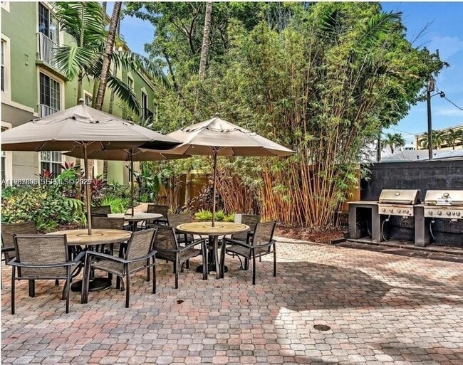 Photo - 1919 Van Buren St Apartment