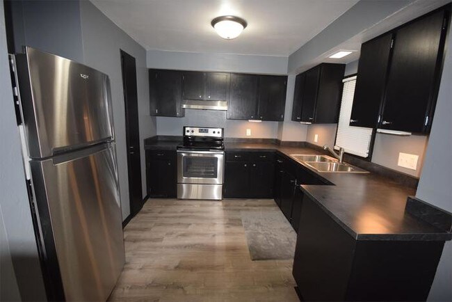 Building Photo - Beautiful 3 Bedroom-Single Family Home