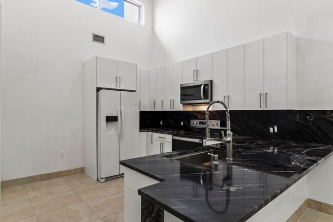 Building Photo - 10516 Lake Vista Cir