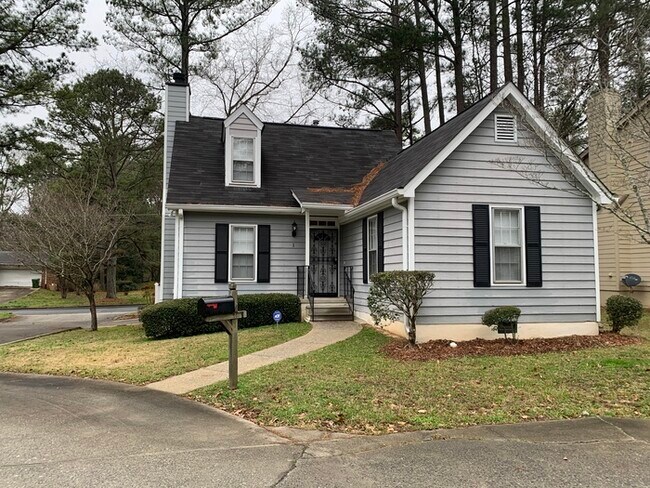 Building Photo - Well Maintained Diamond!