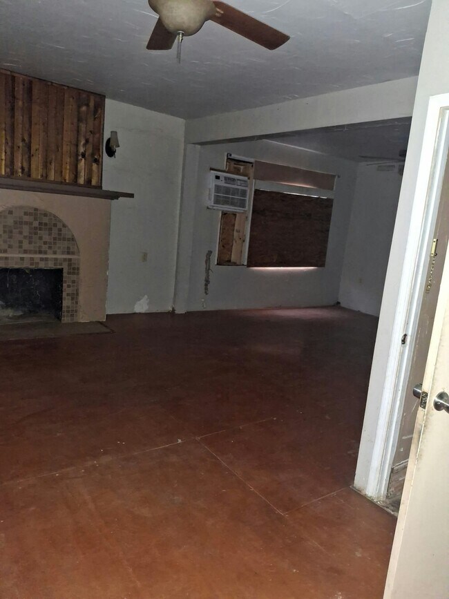 Foto del edificio - 311 W 5th St