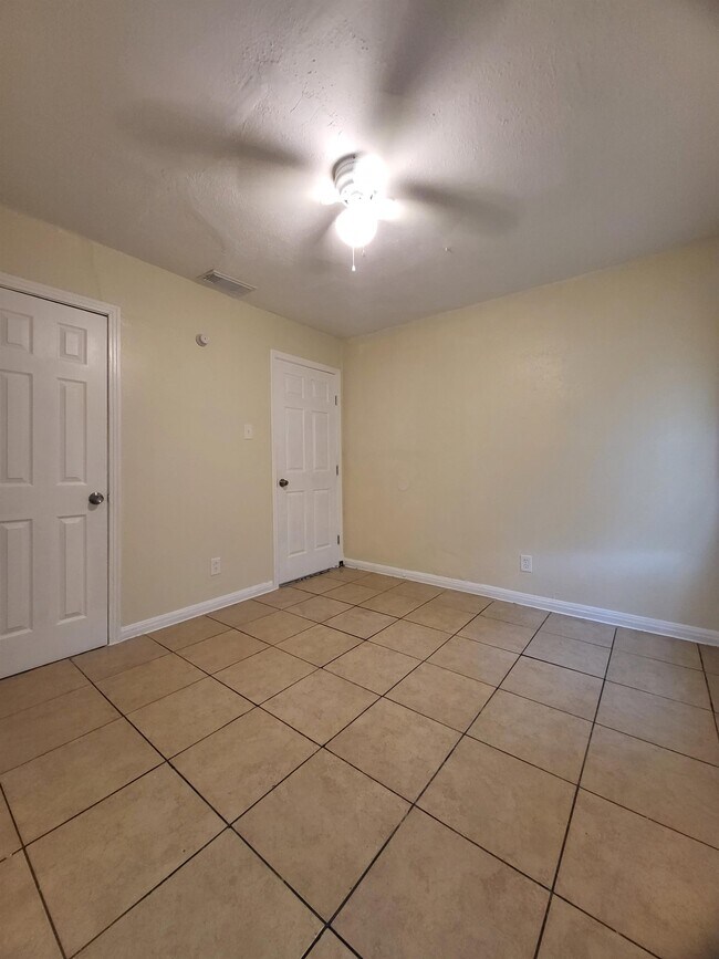 Building Photo - 1112 Williamson Dr