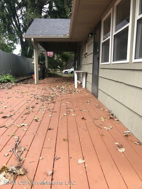 Large patio deck - 1309 Fay Dr