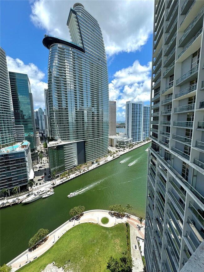 Foto del edificio - 475 Brickell Ave