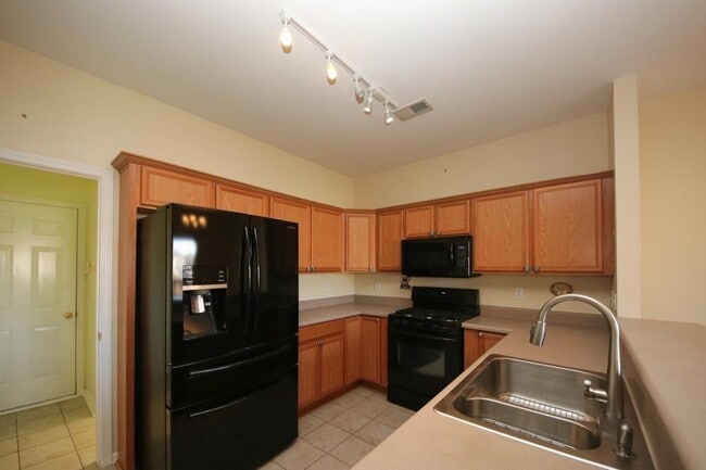 Foto del edificio - 2120 Highland Gate Dr