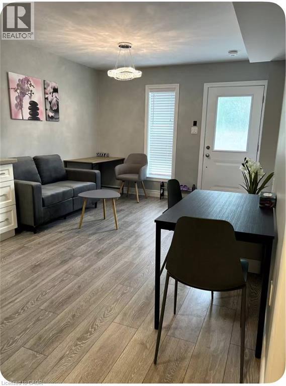 Photo du bâtiment - 122 Courtland Ave E