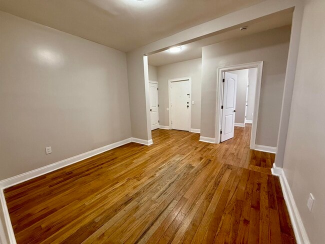 Building Photo - 546 Bergen Ave