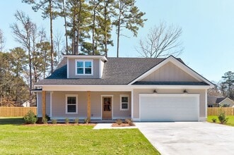 Building Photo - 204 Pineland Dr