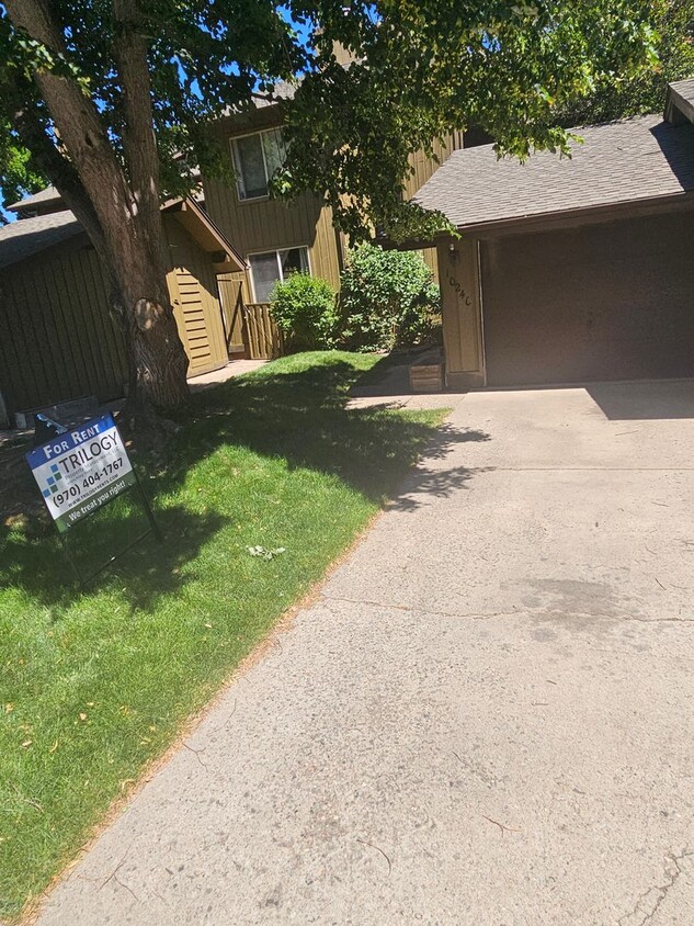 Foto principal - Cozy 3 Bedroom Townhome Near CSU