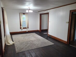 Building Photo - 240 Poplar St