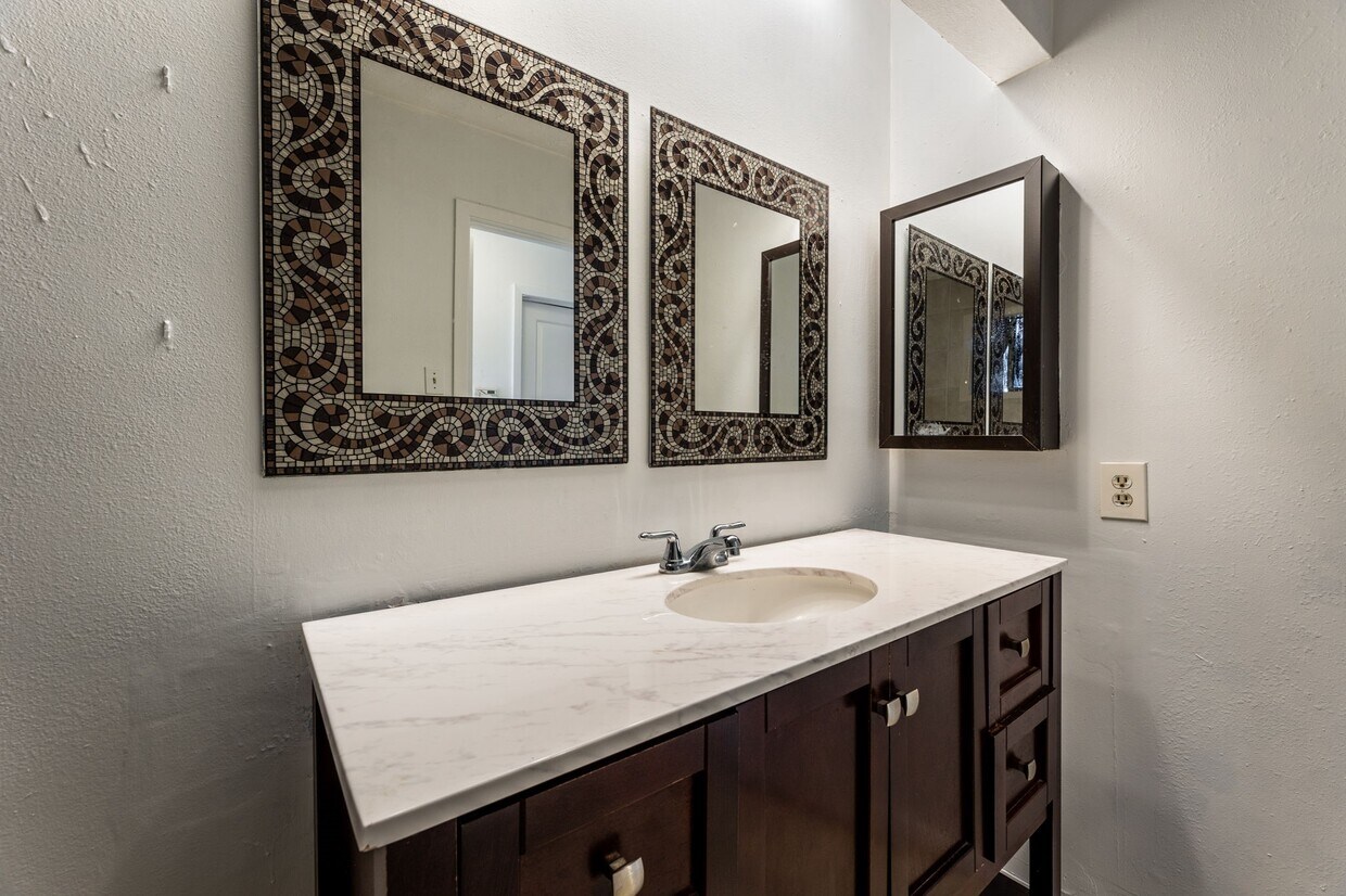 Foto del edificio - 15235 Heron Park Dr