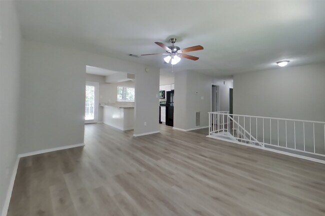 Building Photo - 8610 Pine Shores Dr