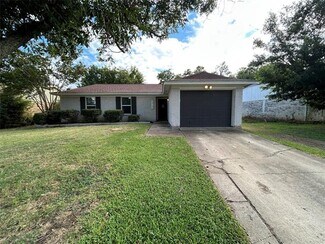 Building Photo - 10105 Peppertree Ln