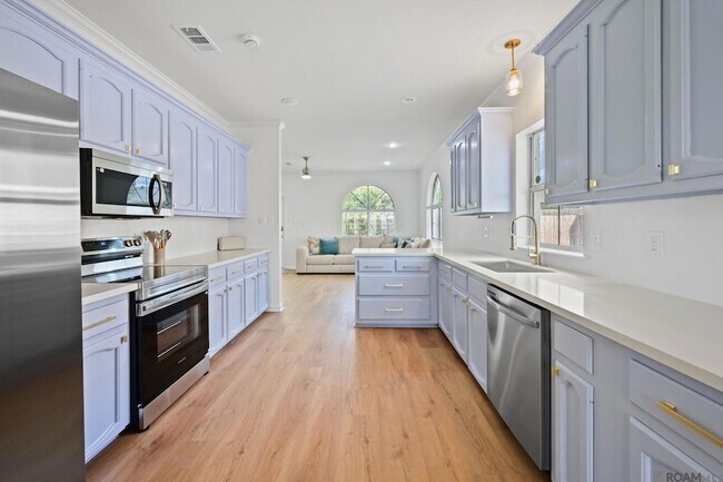 Foto del edificio - 18482 Lake Iris Ave