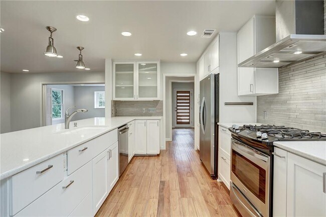Building Photo - 2303 Fortune Dr