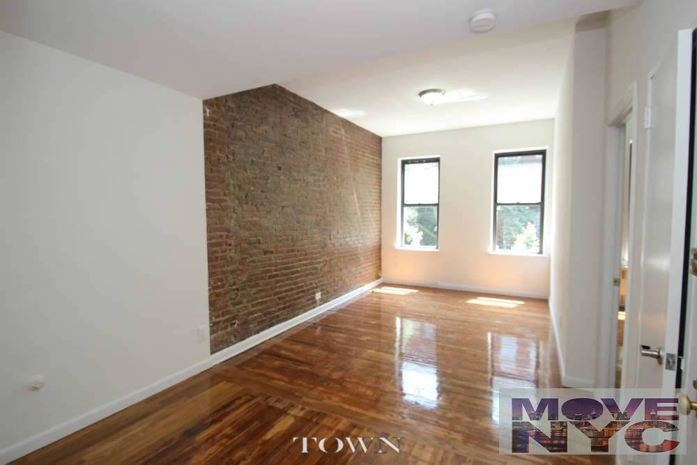 Primary Photo - 331 E 82nd St
