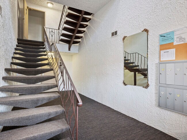 Building Photo - 7 Shadowbrook Ln