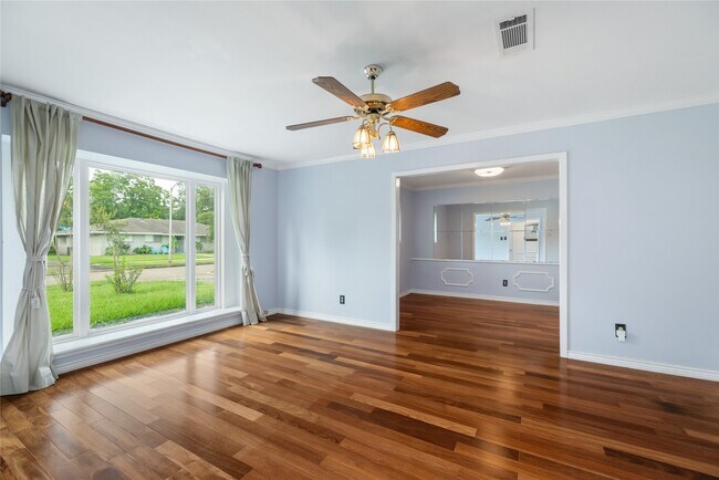 Foto del edificio - 5450 Birdwood Rd