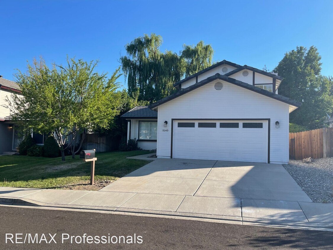 Foto principal - 3 br, 2.5 bath House - 5140 Canyon Run Dr.
