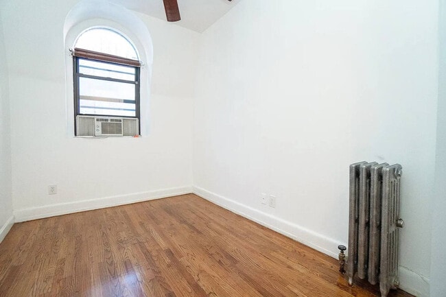 Foto del edificio - 156 W 15th St