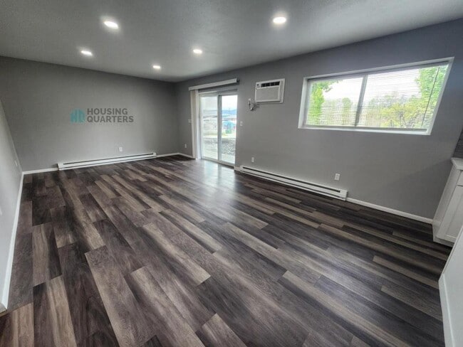 Foto del edificio - 12421 E Riverside Ave