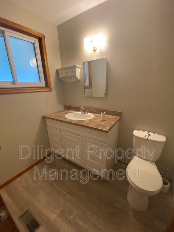 Photo du bâtiment - 927 Ellesmere Ave