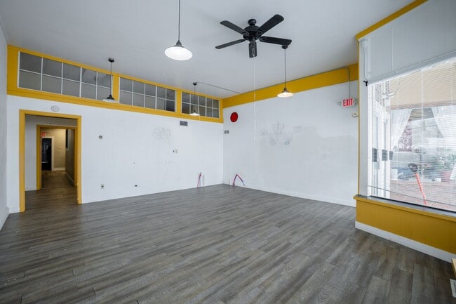 Building Photo - 1209 N Main St