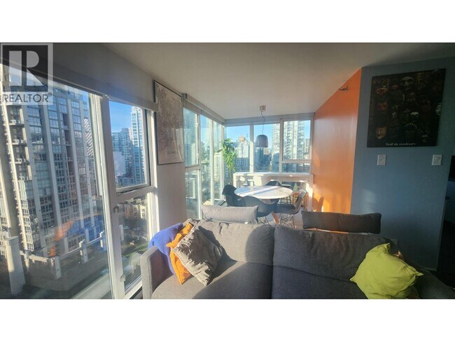 Building Photo - 1155 Homer St