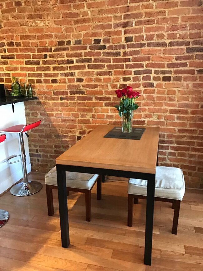 Foto del edificio - 1449 Girard St NW