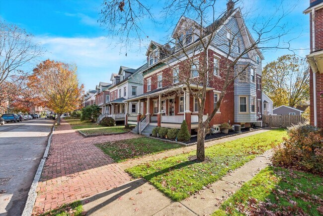 Foto del edificio - COMING SOON!  Charming Updated Twin in Wes...