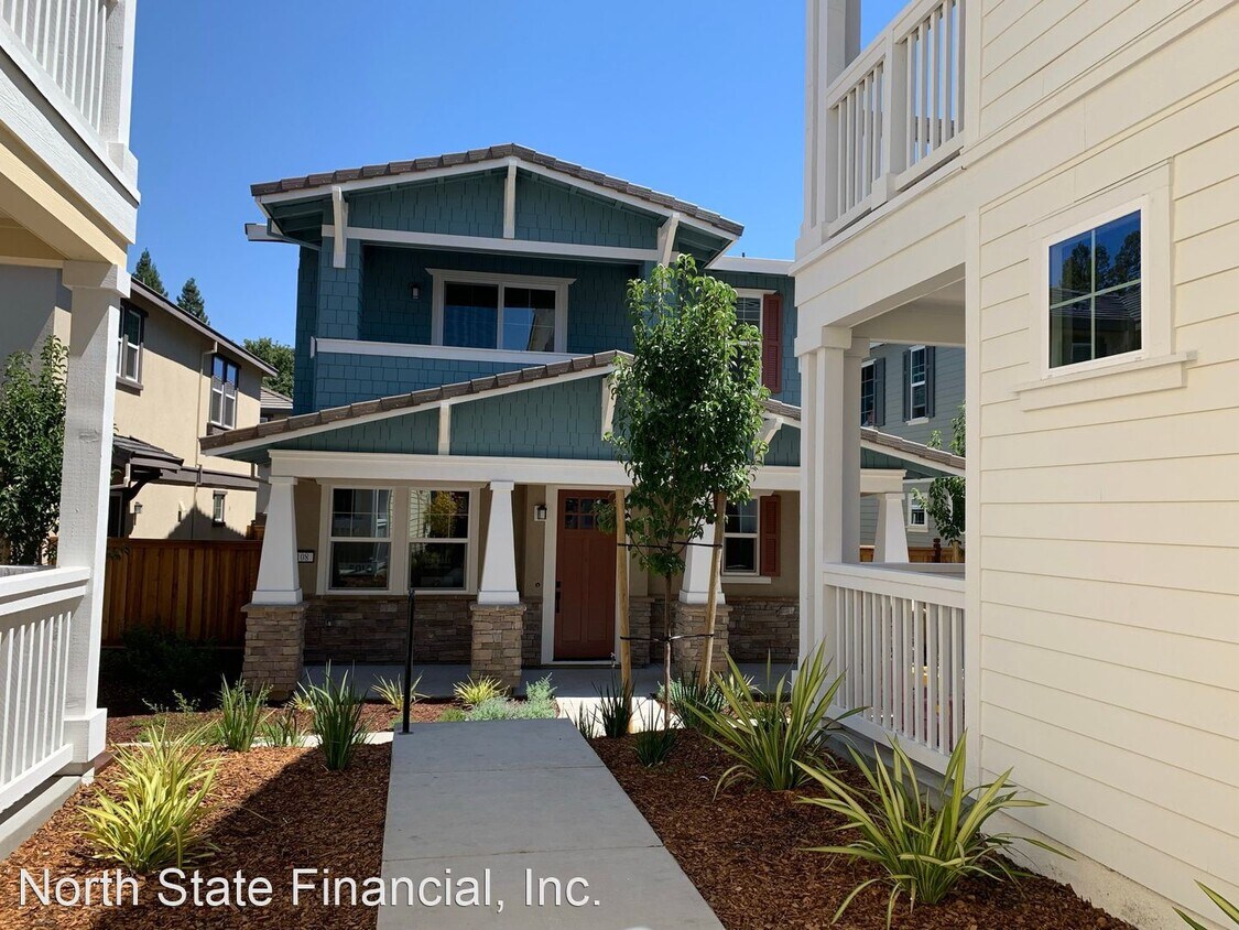 Foto principal - 4 br, 2.5 bath House - 108 Chives Way