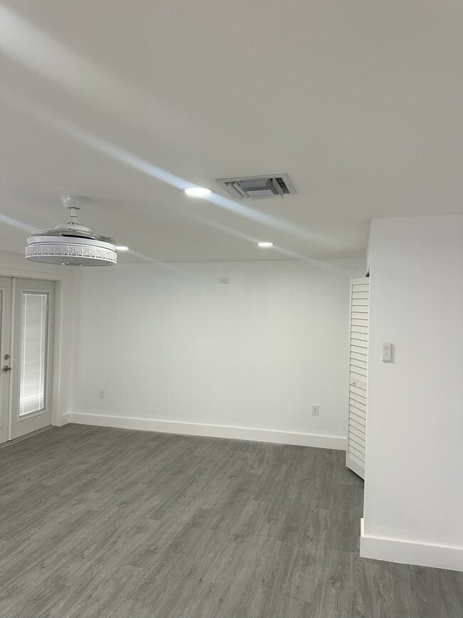 Foto del edificio - 1111 SW 76th Ave
