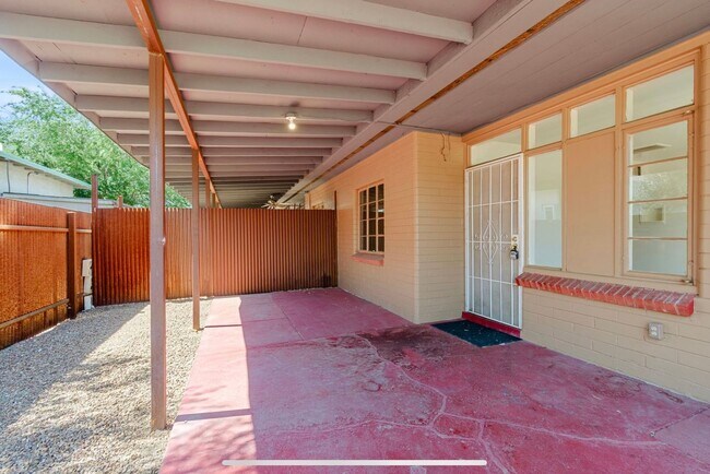 Foto del edificio - 1810 E 7th St