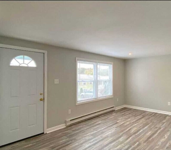 Foto del edificio - 96 Rinaldi Blvd